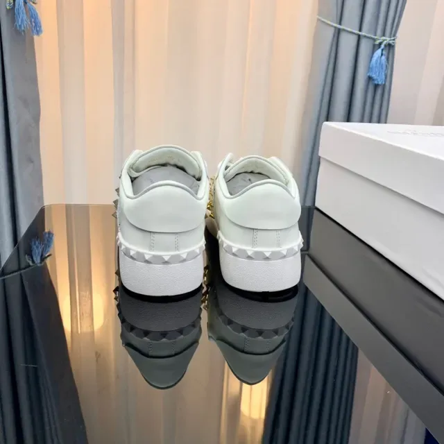 Sneakers Valentino Rockstud Blanc à Clous VLTN Graphique Lifestyle 2