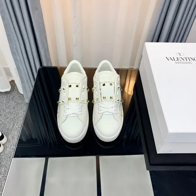 Sneakers Valentino Rockstud Blanc à Clous VLTN Graphique Lifestyle 6