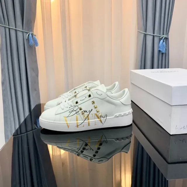Sneakers Valentino Rockstud Blanc à Clous VLTN Graphique Lifestyle 7