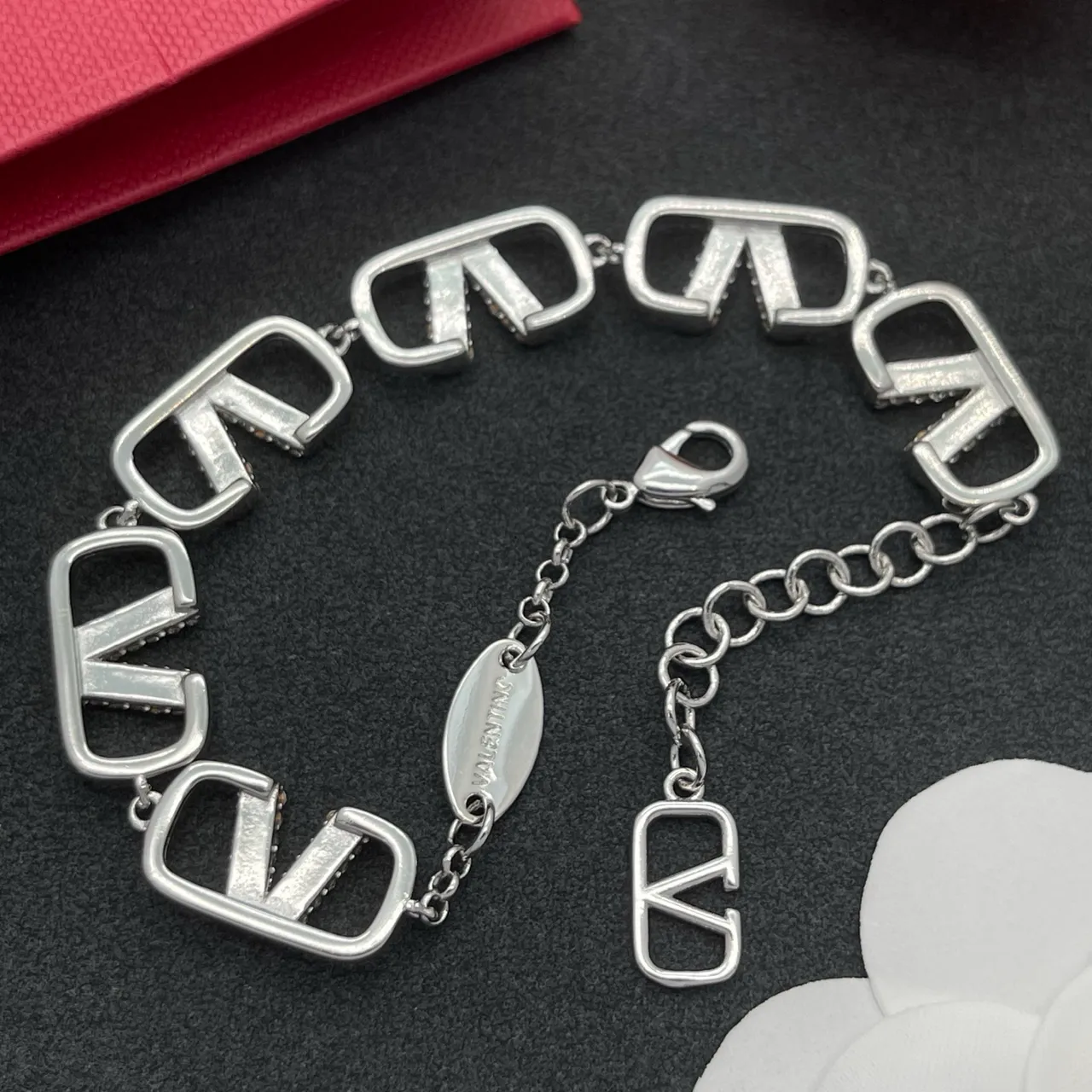 Valentino Pulsera de metal plateado con pavé de cristales 3