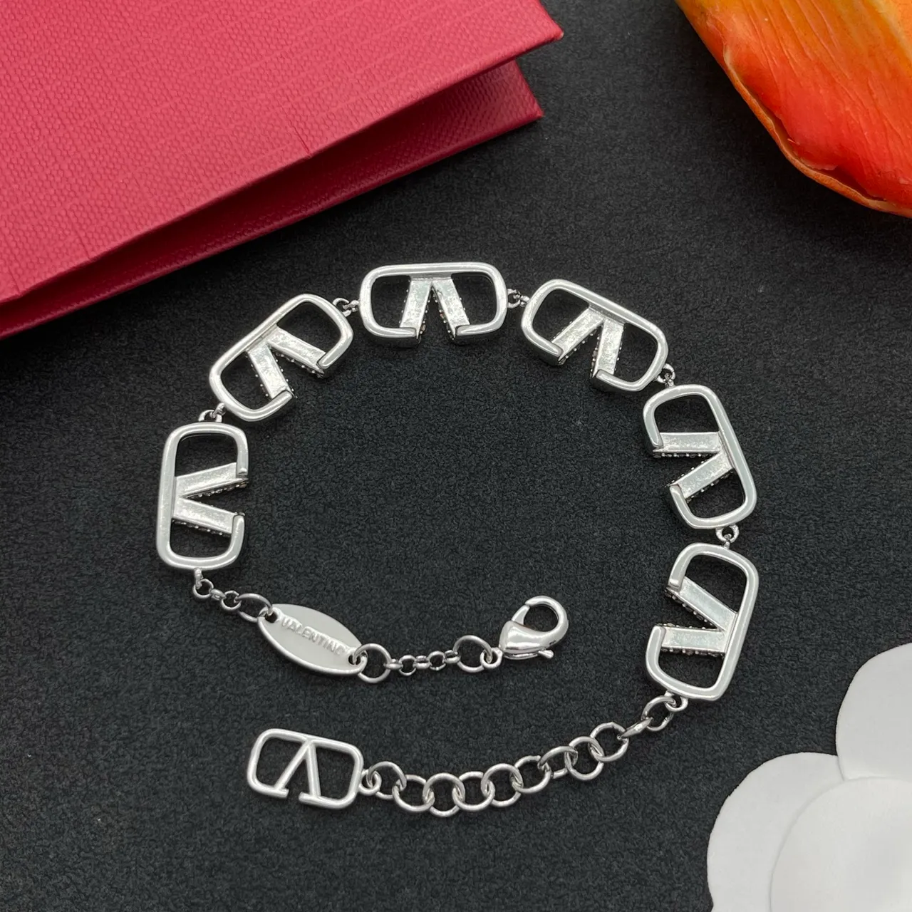 Valentino Pulsera de metal plateado con pavé de cristales 4