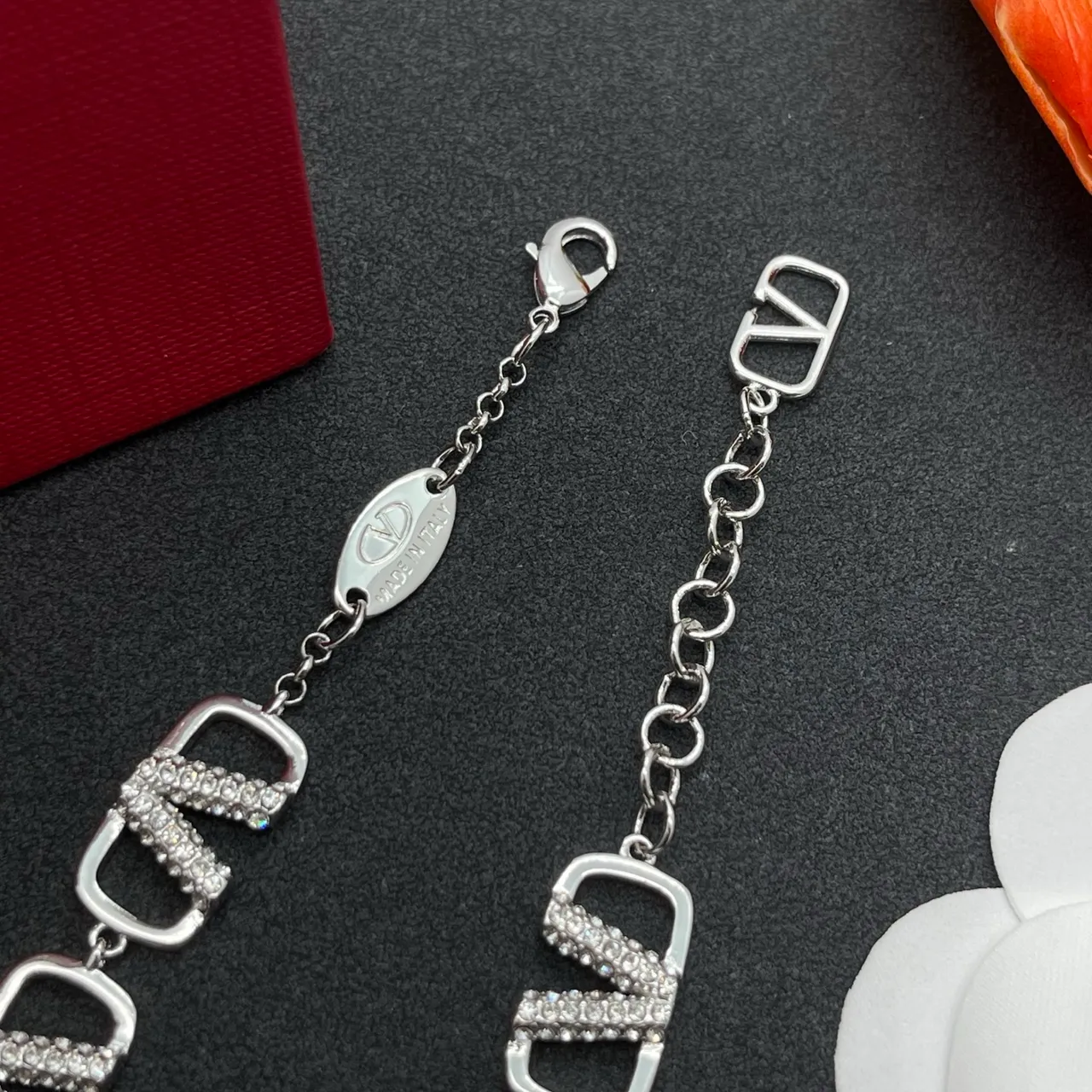 Valentino Pulsera de metal plateado con pavé de cristales 6