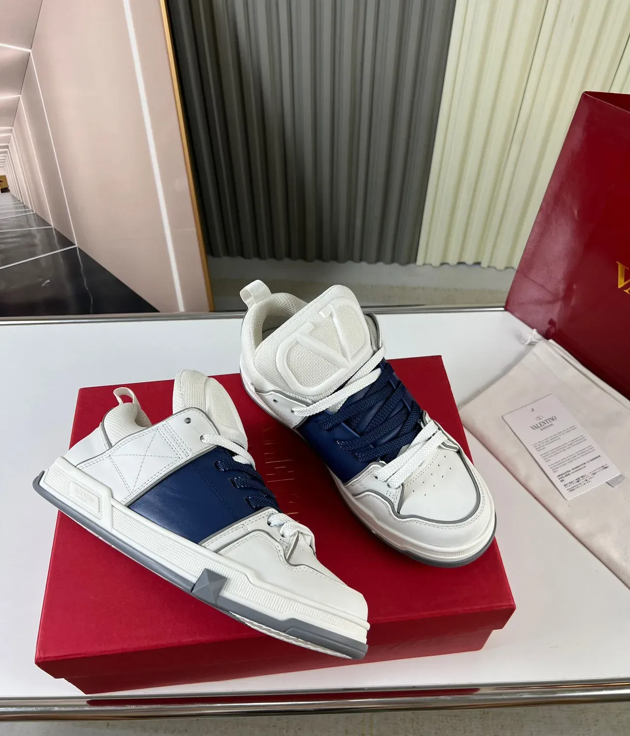 Valentino VLogo Spike Baskets Lifestyle Hautes 5