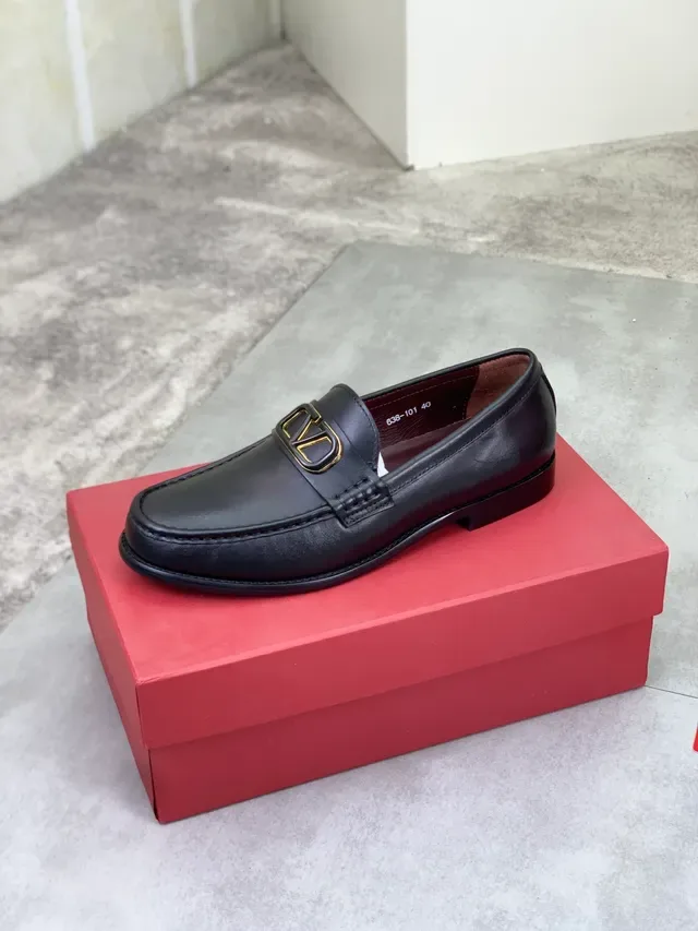 Valentino VLTN Mocassin Noir en Cuir Slip-On 4