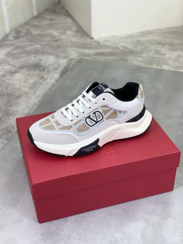 Valentino VLTN Runner beige blanc noir sneakers lifestyle 4