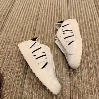 Valentino VLTN blancs Logo-Print Slip-On Lifestyle Sneakers 3