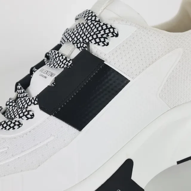 Valentino sneakers chunky semelle blanche et noire upper en maille 6