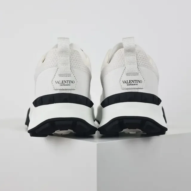 Valentino sneakers chunky semelle blanche et noire upper en maille 8
