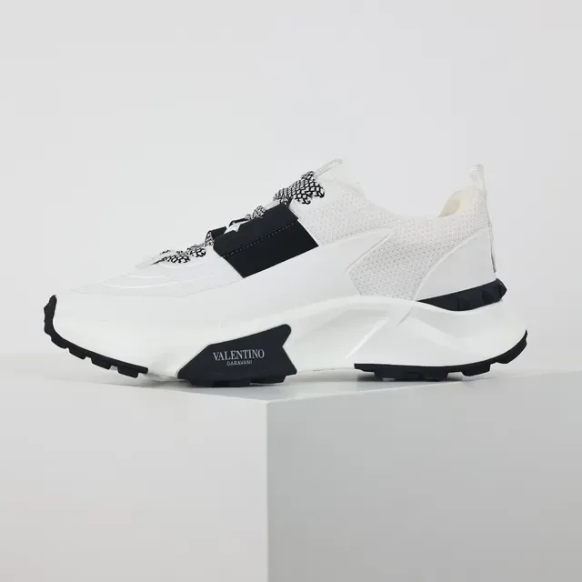 Valentino sneakers chunky semelle blanche et noire upper en maille 9