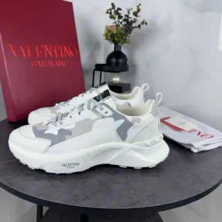 Valentino zapatillas con suela blanca y gris, paneles de camuflaje y zapatillas gruesas
