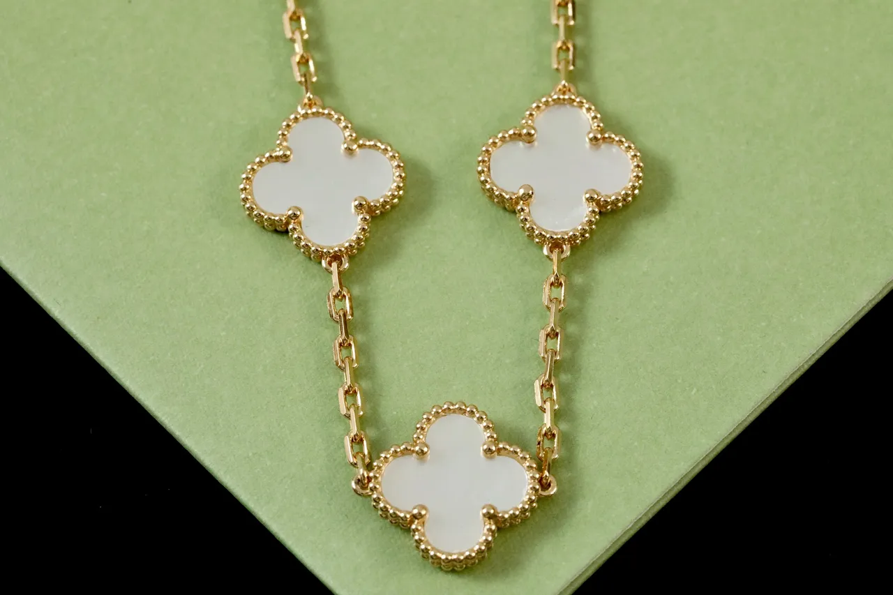 Van Cleef & Arpels Alhambra পাঁচ মোটিফ সাদা মাদার অফ পার্ল সোনা ব্রেসলেট 5