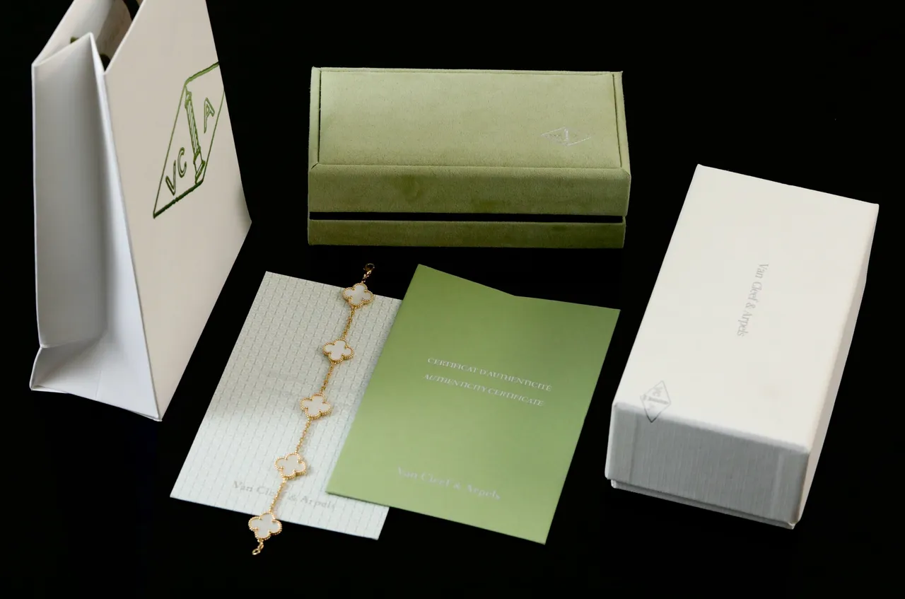 Van Cleef & Arpels Alhambra পাঁচ মোটিফ সাদা মাদার অফ পার্ল সোনা ব্রেসলেট 8