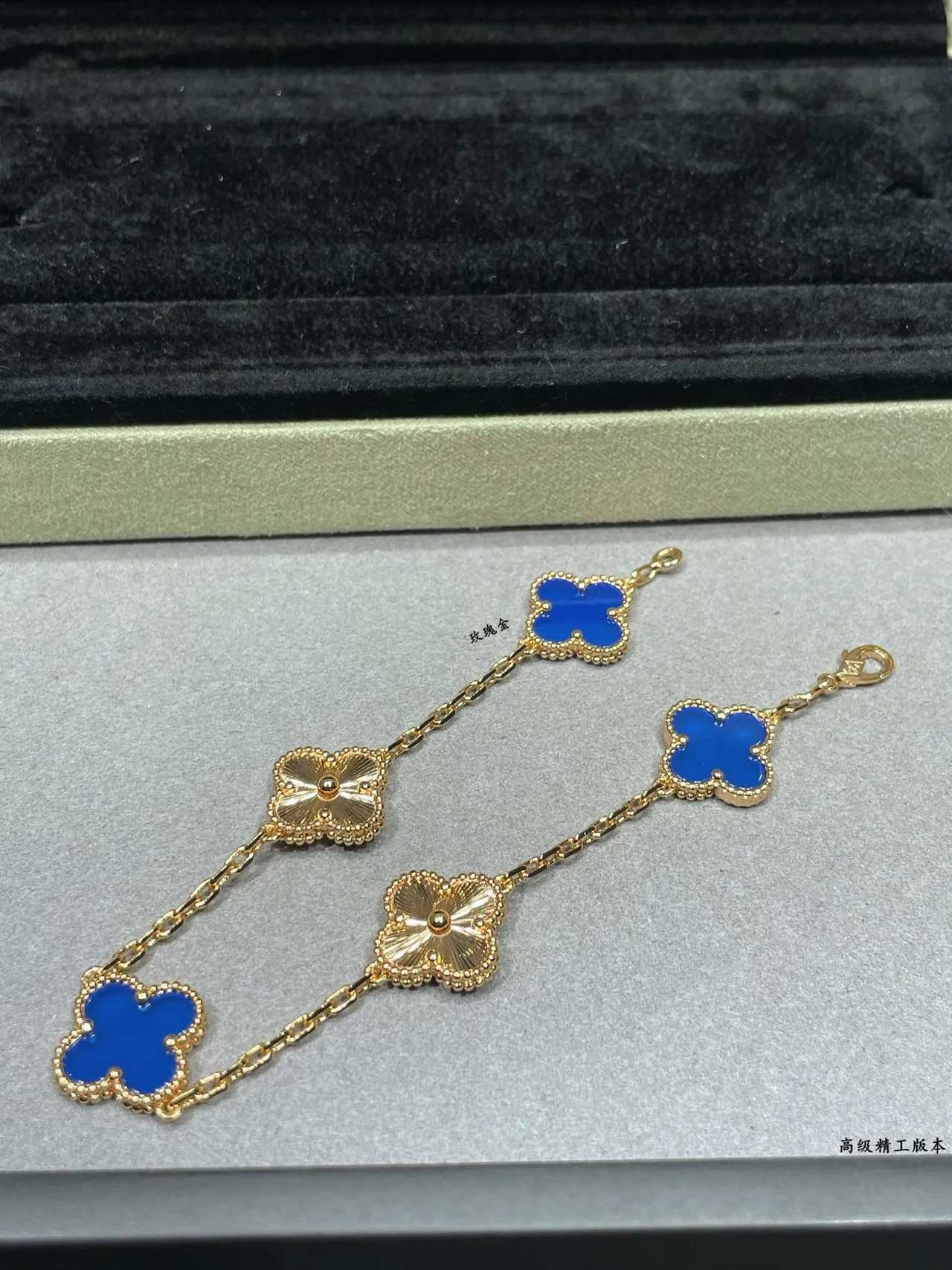 Van Cleef & Arpels Alhambra Deux Motifs Or et Émail Bleu Bracelet 5