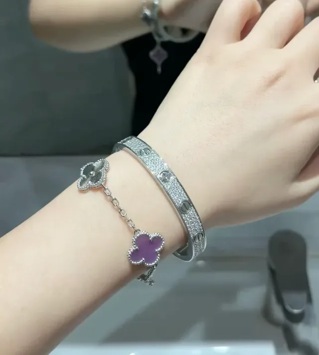 Van Cleef & Arpels Alhambra Five-Motif سوار مينا بنفسجي وفضي 8