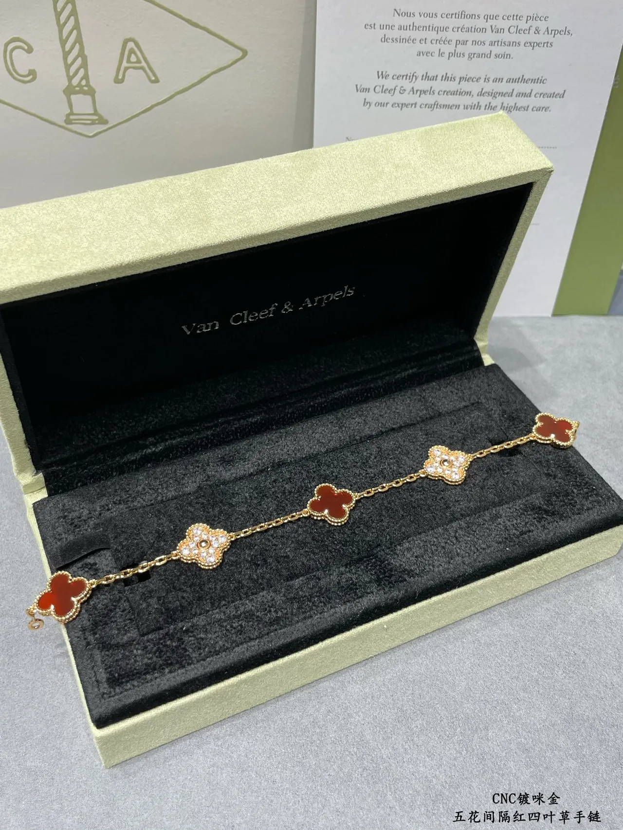 Van Cleef & Arpels Alhambra Cinq motifs rouge et Pavé bracelet 3