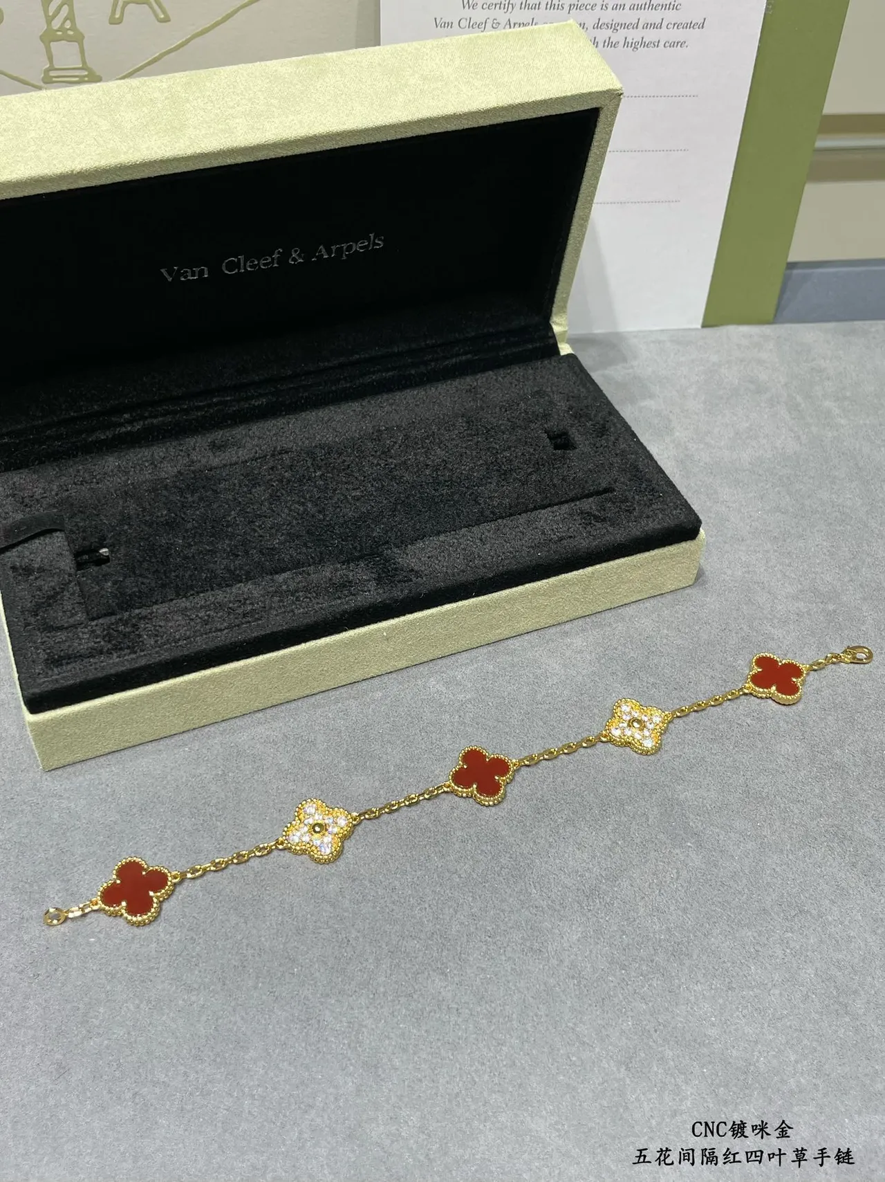Van Cleef & Arpels Alhambra Cinq motifs rouge et Pavé bracelet 7