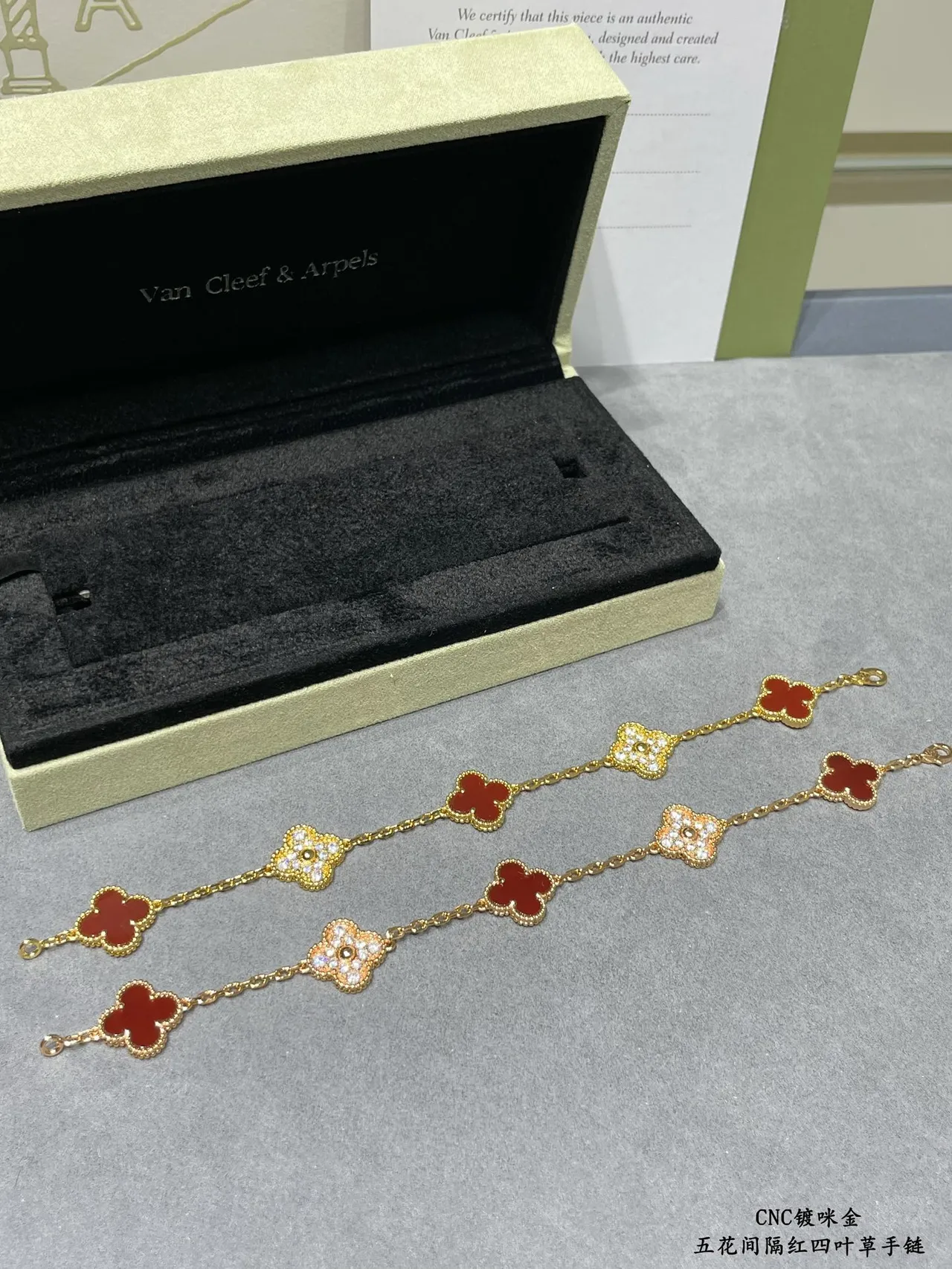 Van Cleef & Arpels Alhambra Cinq motifs rouge et Pavé bracelet 8