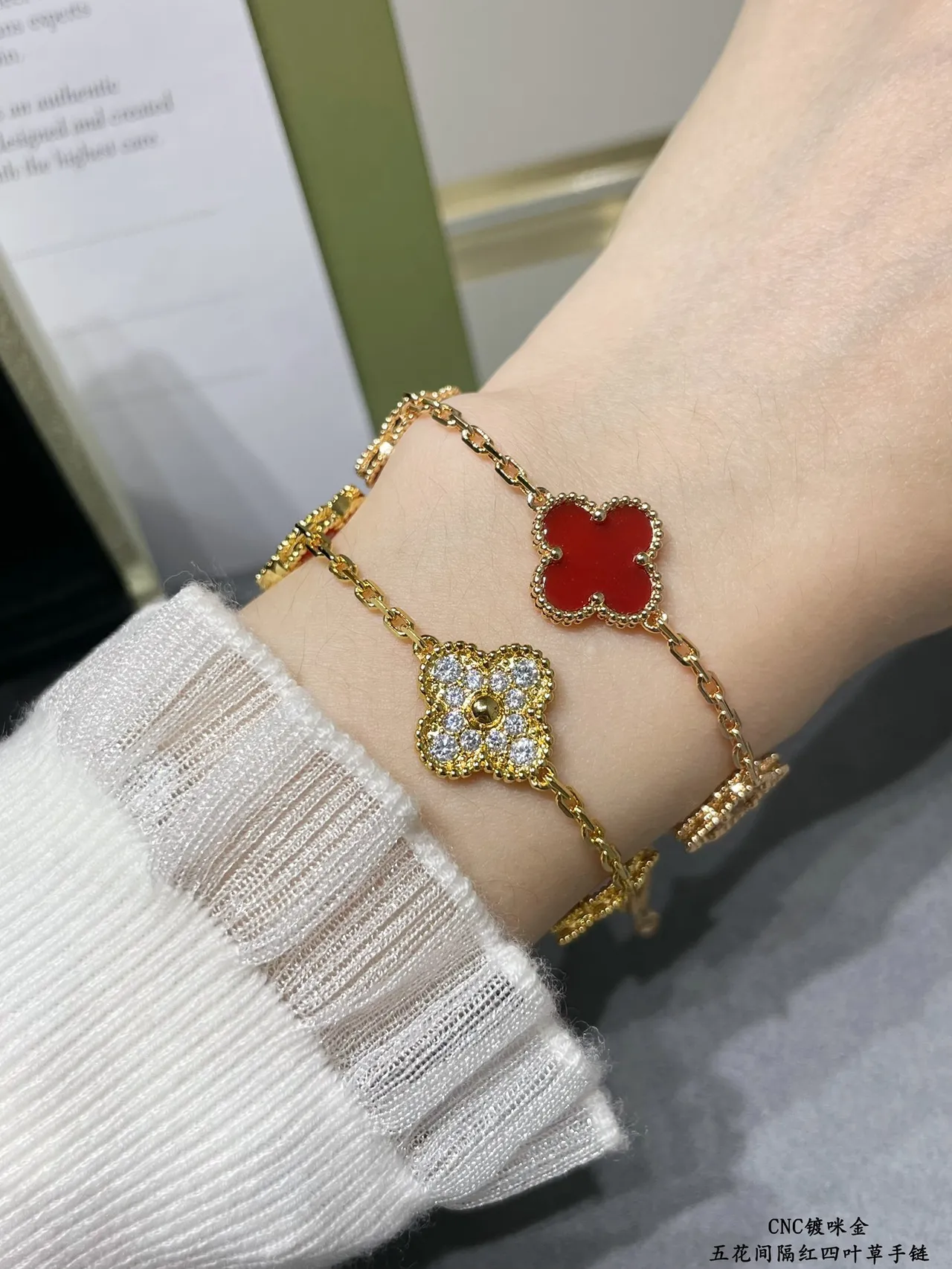 Van Cleef & Arpels Alhambra Cinq motifs rouge et Pavé bracelet 9