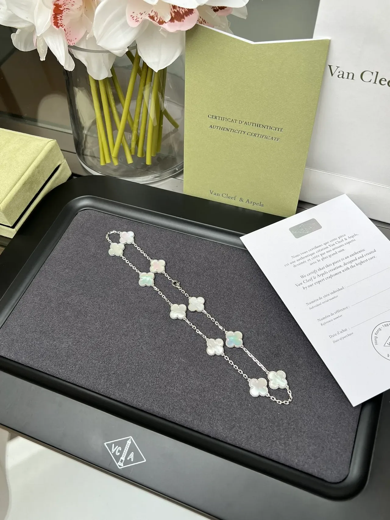 Van Cleef & Arpels Alhambra Nacre Trèfle Collier 5