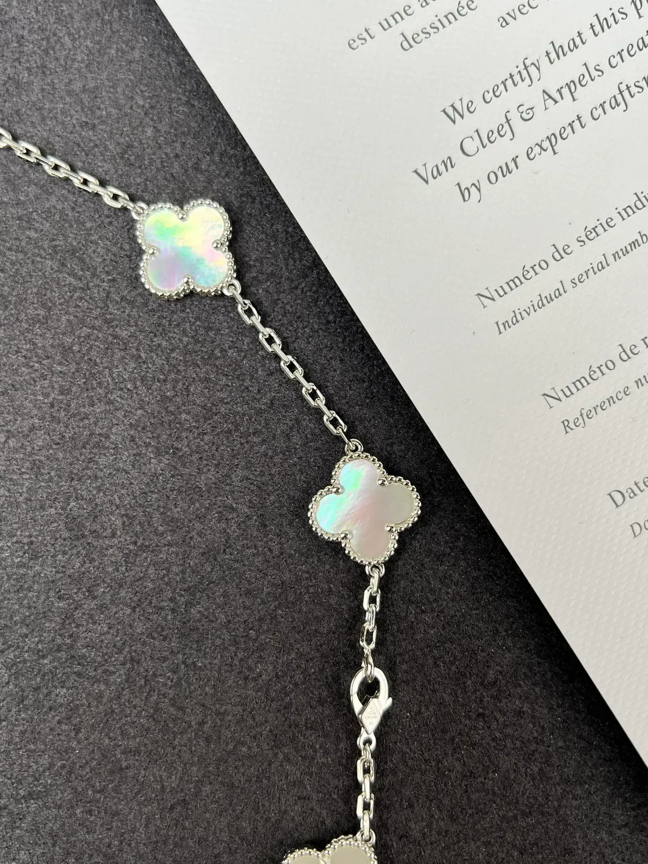Van Cleef & Arpels Alhambra Nacre Trèfle Collier 6