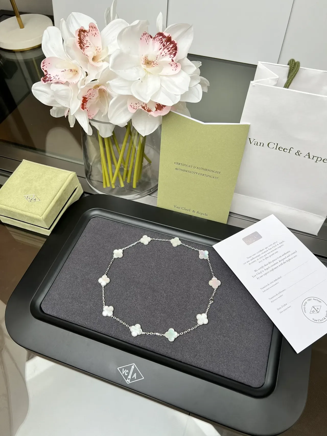 Van Cleef & Arpels Alhambra Nacre Trèfle Collier 8