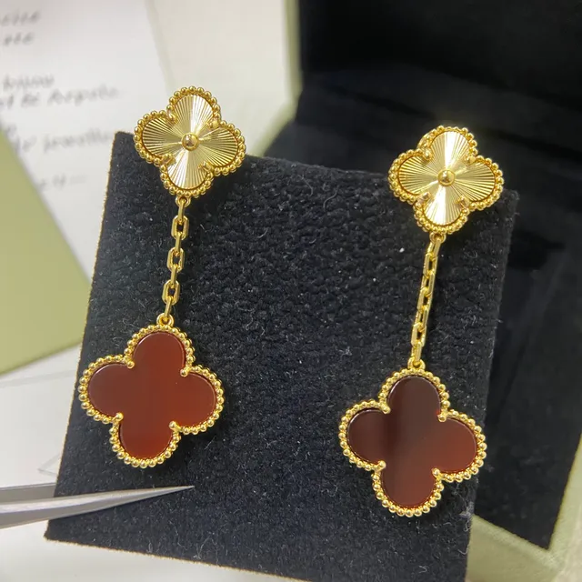 Van Cleef & Arpels Alhambra Brincos pendentes de corrente com pedras vermelhas e tons dourados 4