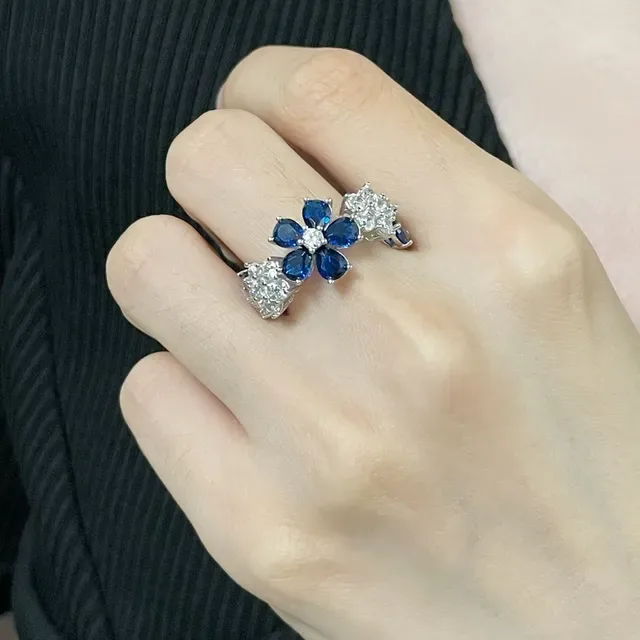 Van Cleef & Arpels Motif Floral Saphir Bleu et Gemmes Blanches Bague 9