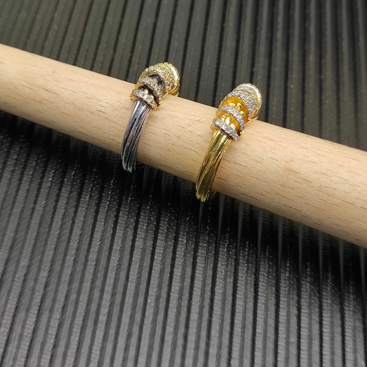 Van Cleef & Arpels Multi-Band Pavé Diamond Ribbed Gold Ring 2