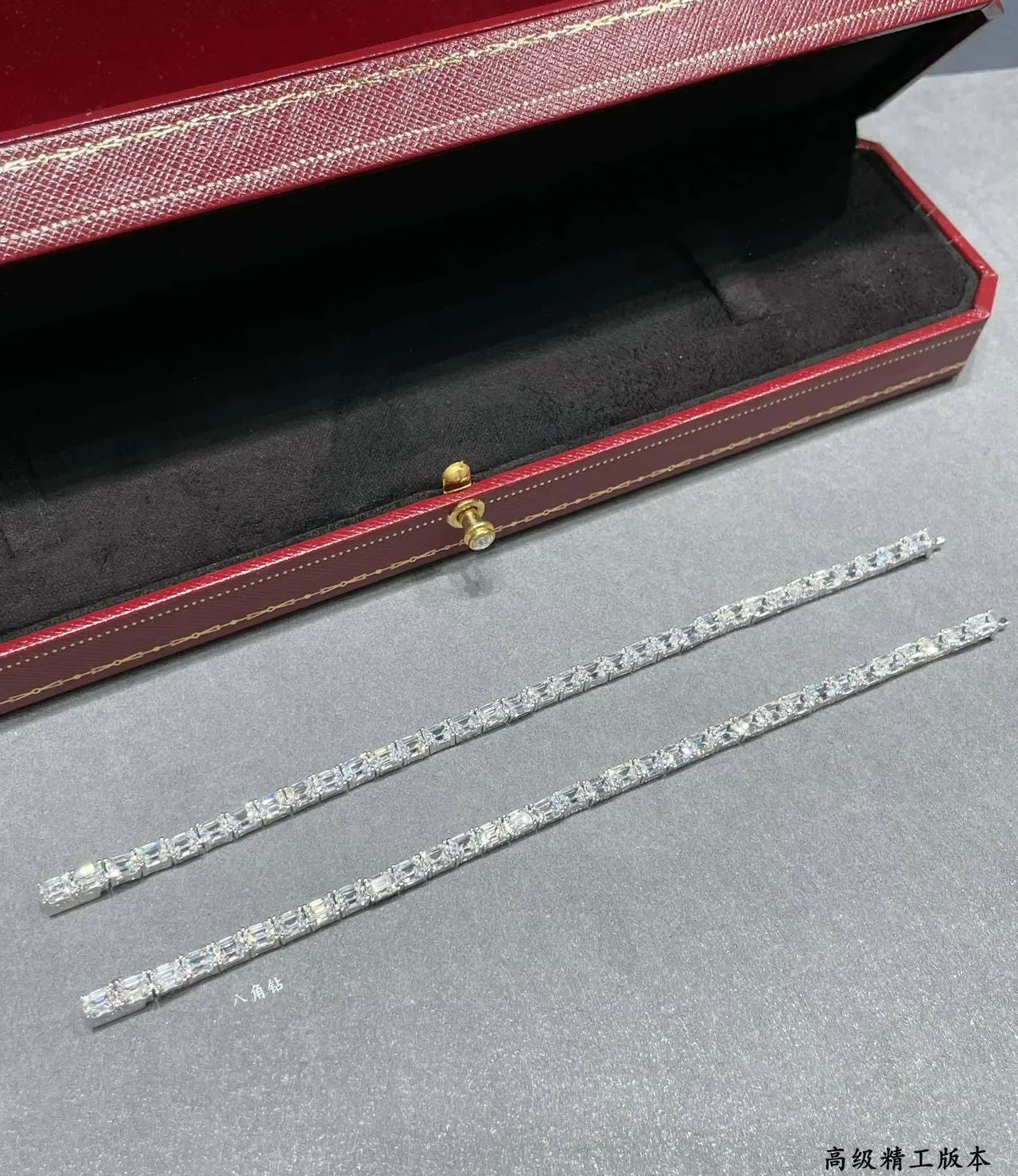 Van Cleef & Arpels فضي Channel-Set Emerald-Cut Stones Continuous Line Design سوار 3