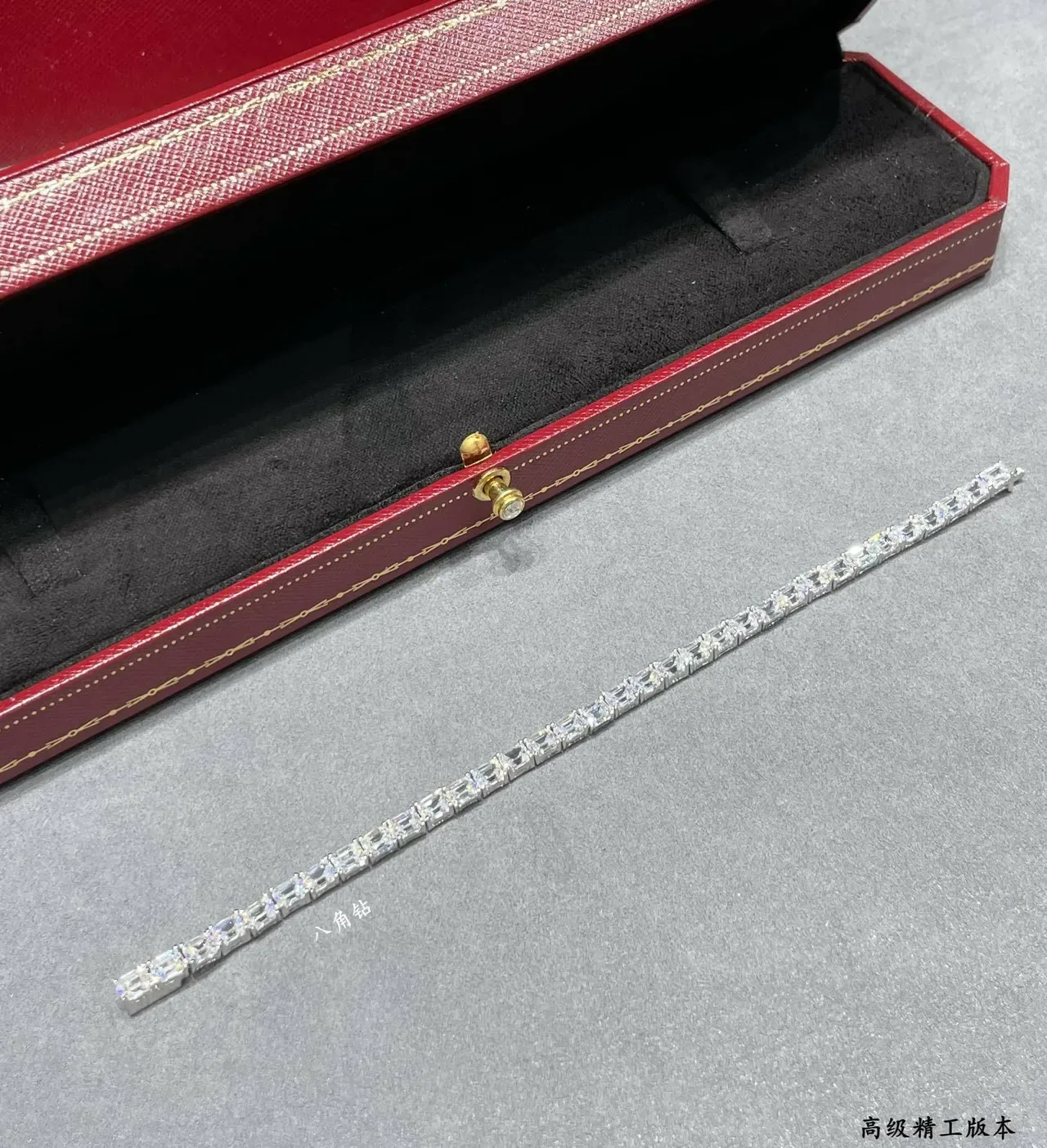 Van Cleef & Arpels فضي Channel-Set Emerald-Cut Stones Continuous Line Design سوار 8