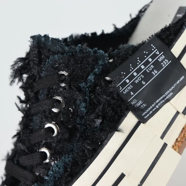 VEJA Chaussures casuales noires et blanches avec partie supérieure shaggy semelle plateforme rayée 6