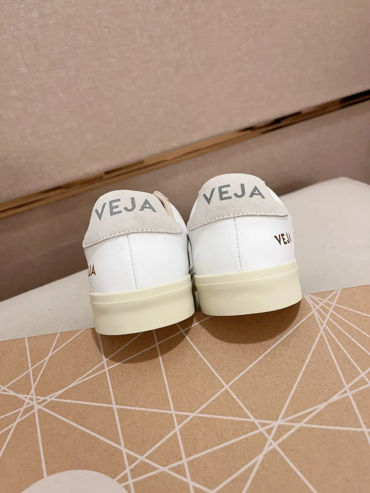VEJA White Beige Low-Top Leather Upper Lifestyle Sneakers 3