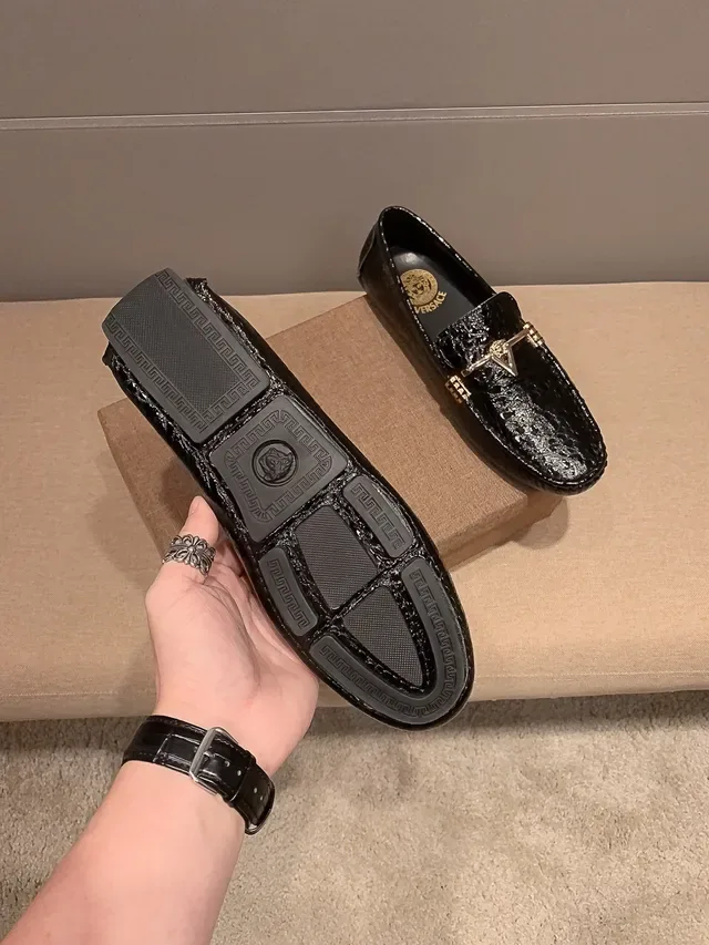 Versace Mocassin Noir Doré Cuir Croc-Embossed Medusa Horsebit Hardware 2