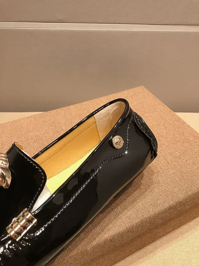 Versace Mocassin Cuir Patenté Noir Doré Brillant Haut Ornement Tête Médusa Métal 3
