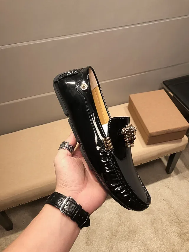 Versace Mocassin Cuir Patenté Noir Doré Brillant Haut Ornement Tête Médusa Métal 4