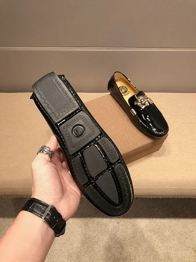 Versace Mocassin Cuir Patenté Noir Doré Brillant Haut Ornement Tête Médusa Métal 6