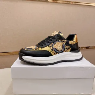 Versace 黑金 Medusa-Print 狮头 Heel Tab 厚底运动鞋