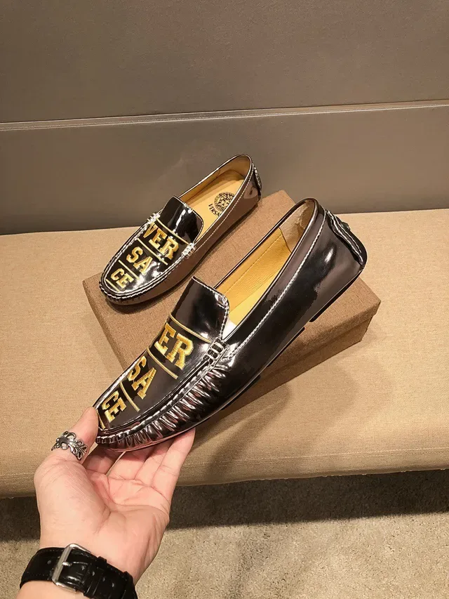 Versace Noir Or Cuir Verni Logo Lettre Mocassins 4