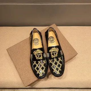 Versace Loafer Cuero Patentado Negro con Cabeza de Medusa Dorado