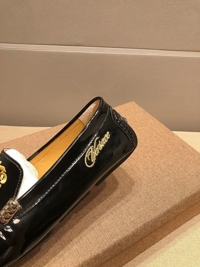 Versace Loafer Cuir Patenté Noir Doré Tête de Médusa 3