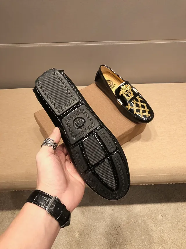 Versace Loafer Cuir Patenté Noir Doré Tête de Médusa 5