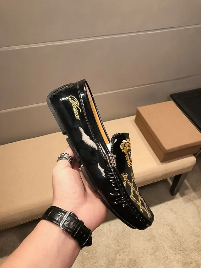 Versace Loafer Cuir Patenté Noir Doré Tête de Médusa 7