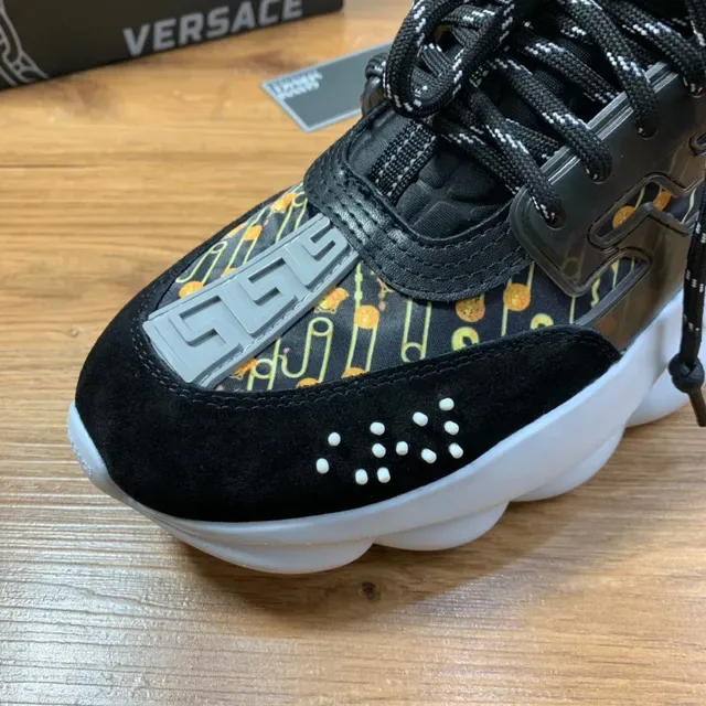 Versace Chain Reaction 黑金 Greca 印花 厚底运动鞋 3