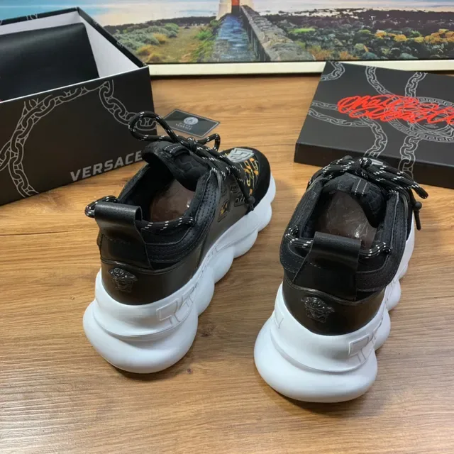 Versace Chain Reaction 黑金 Greca 印花 厚底运动鞋 5