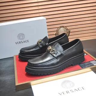 Versace Chain Reaction काली चमड़ी Medusa Buckle लोफर्स