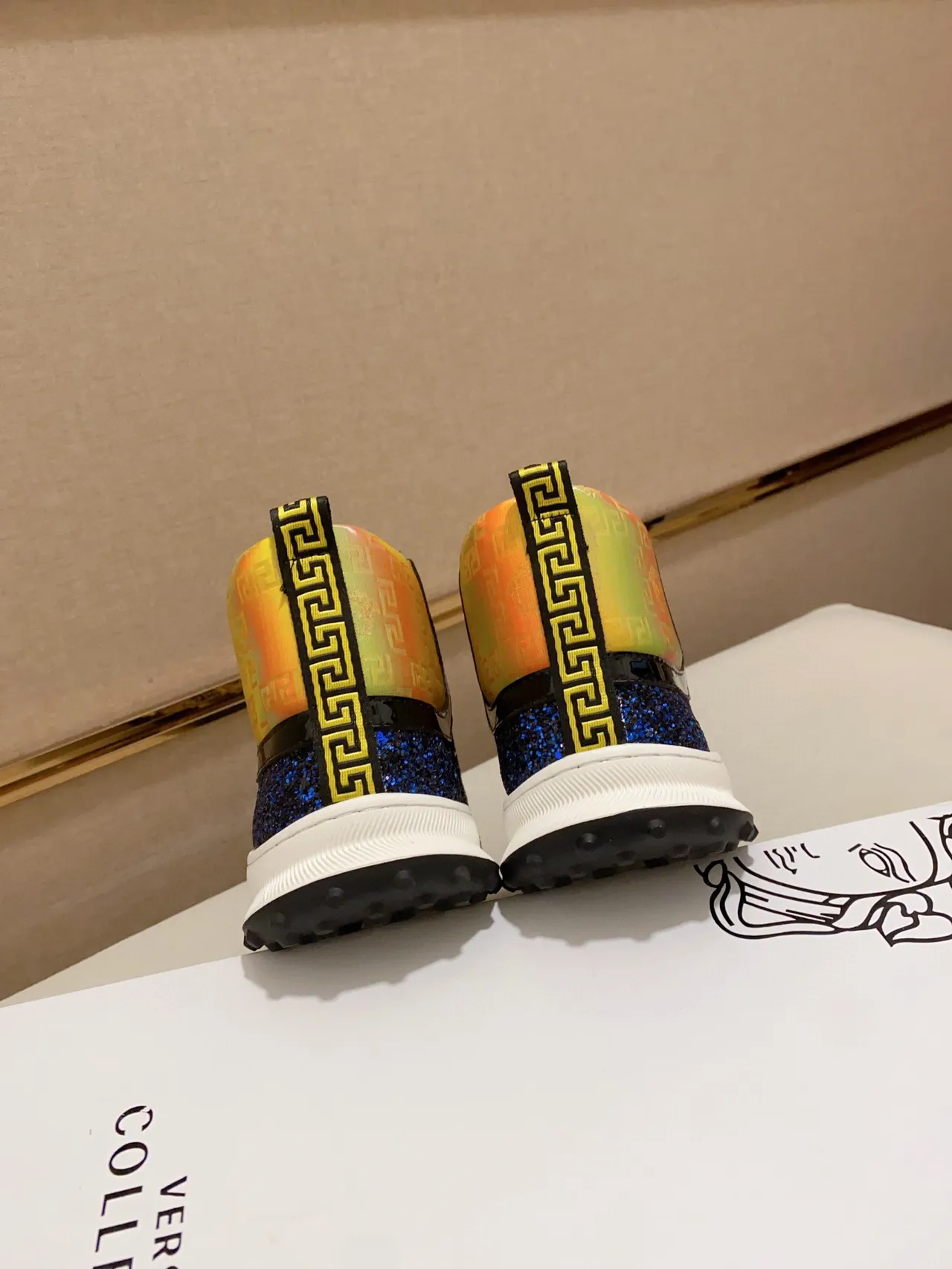Versace Chain Reaction Brillant Bleu Medusa Baskets lifestyle à lacets hautes 3