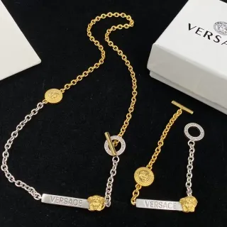 Versace Chain Reaction Oro Plata Dos Tonos Metal Cabeza Medusa Encanto Collar
