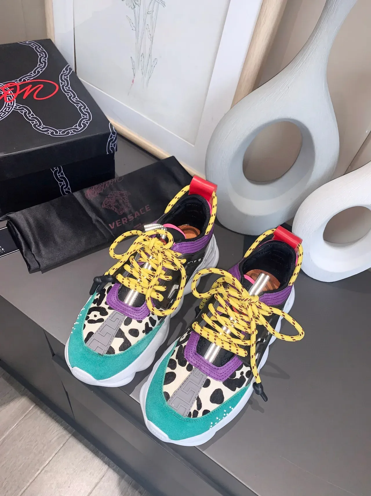 Versace Chain Reaction حذاء رياضي سميك طباعة الفهد لون teal purple 1