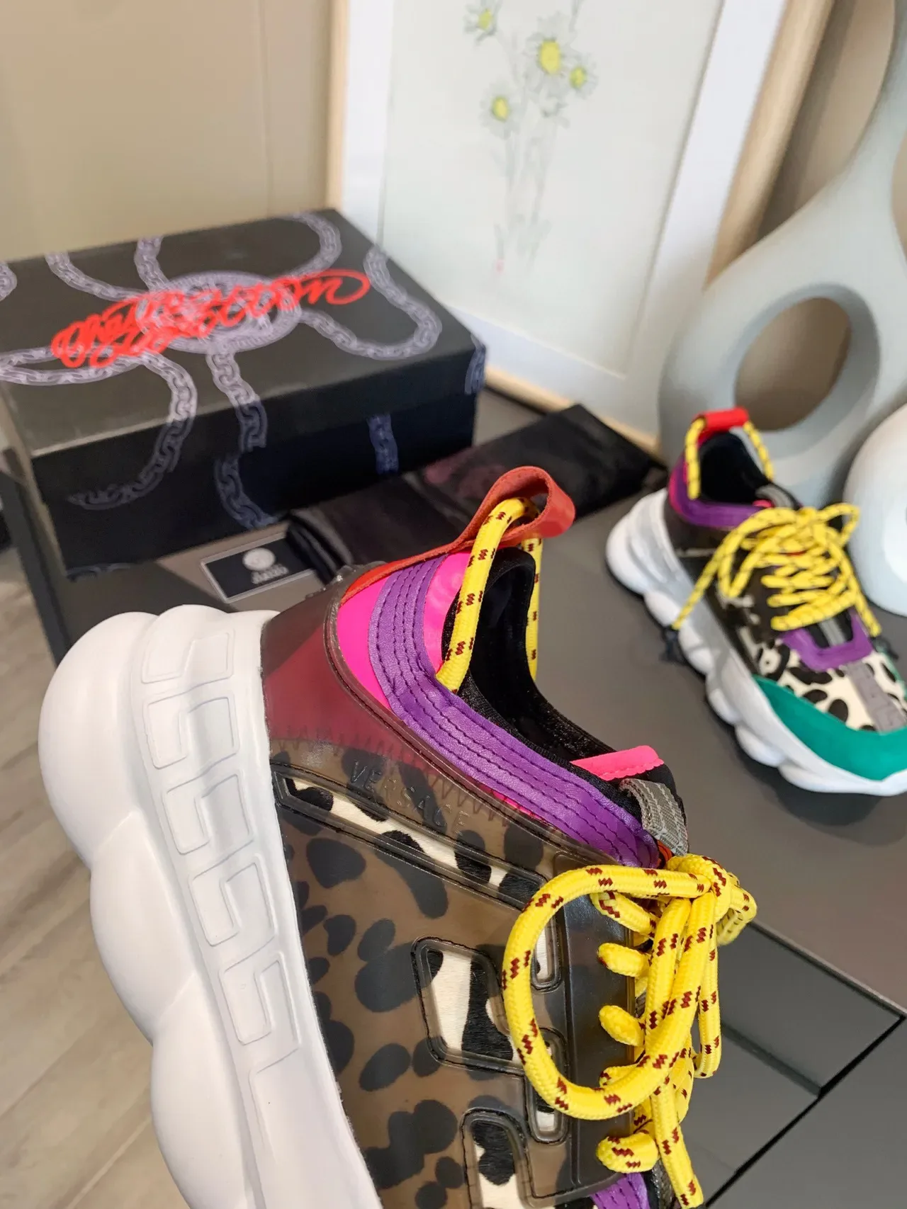 Versace Chain Reaction حذاء رياضي سميك طباعة الفهد لون teal purple 2