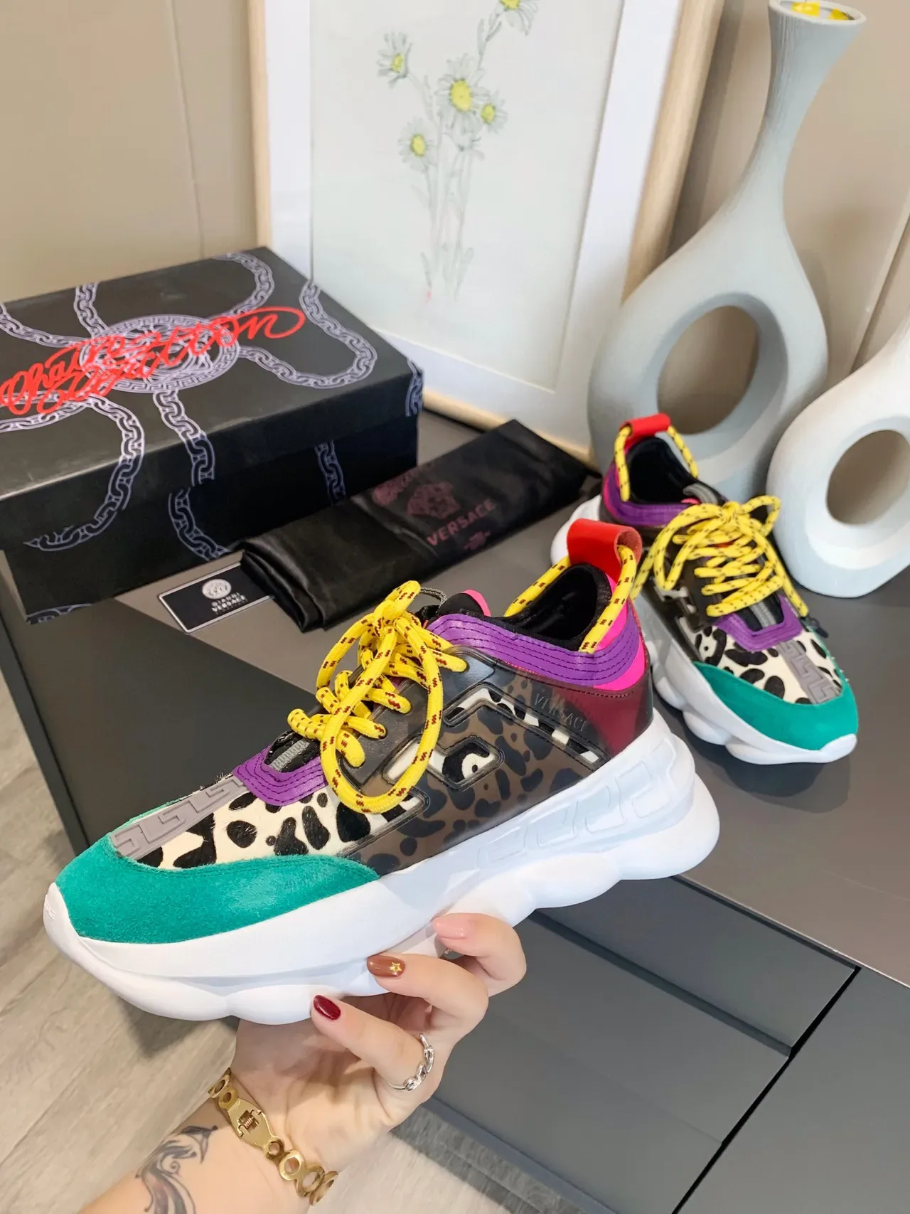 Versace Chain Reaction حذاء رياضي سميك طباعة الفهد لون teal purple 6